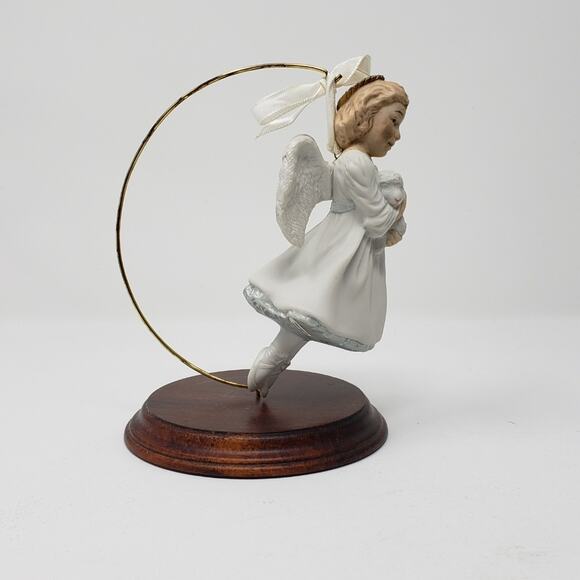 1993 Hallmark Gentle Tidings Handcrafted Keepsake Holiday Christmas Ornament - Picture 4 of 8